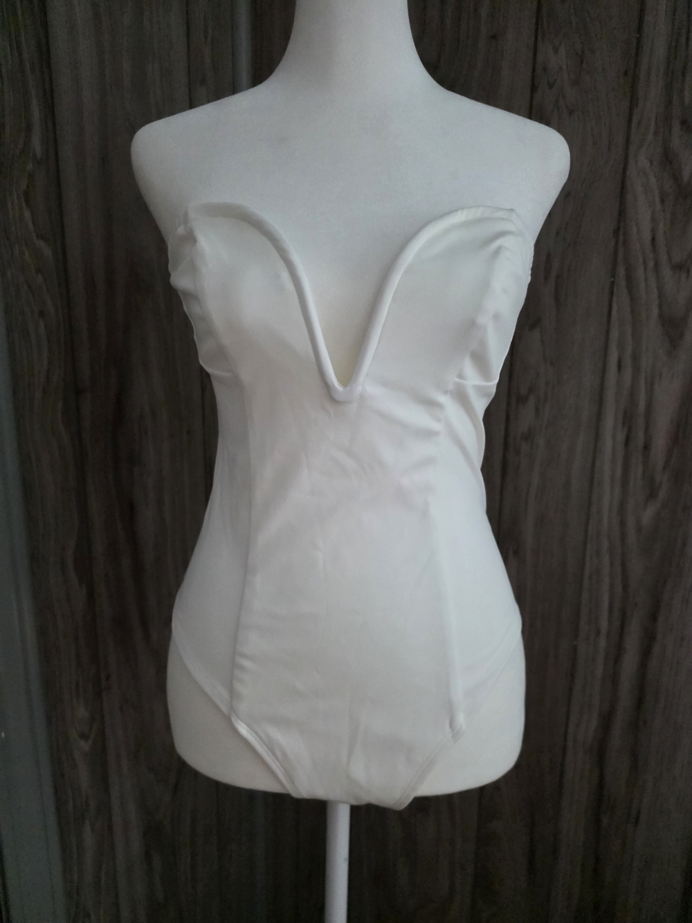 Edikted Strapless Cream V-Plunge Bodysuit
